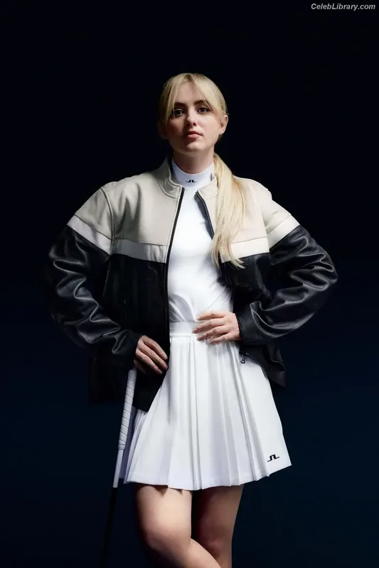 Kathryn Newton photo 16 of 1452
