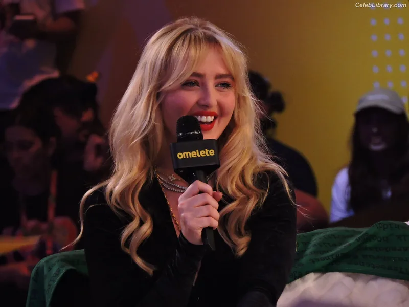 Kathryn Newton photo 12 of 1452