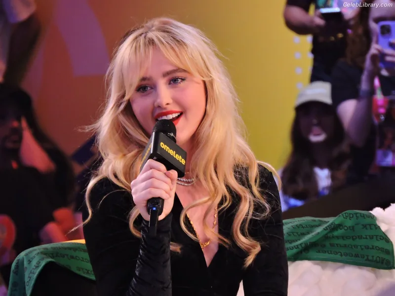 Kathryn Newton photo 14 of 1452