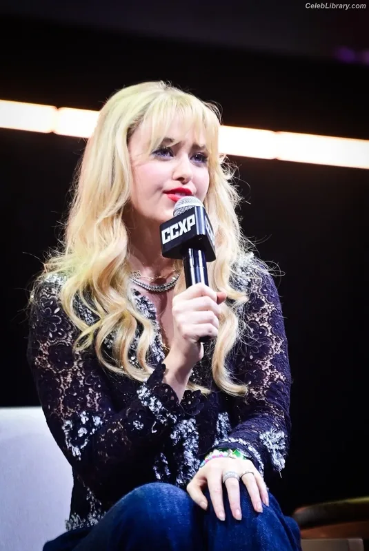 Kathryn Newton photo 16 of 1452