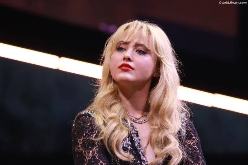 Kathryn Newton photo 3 of 1452