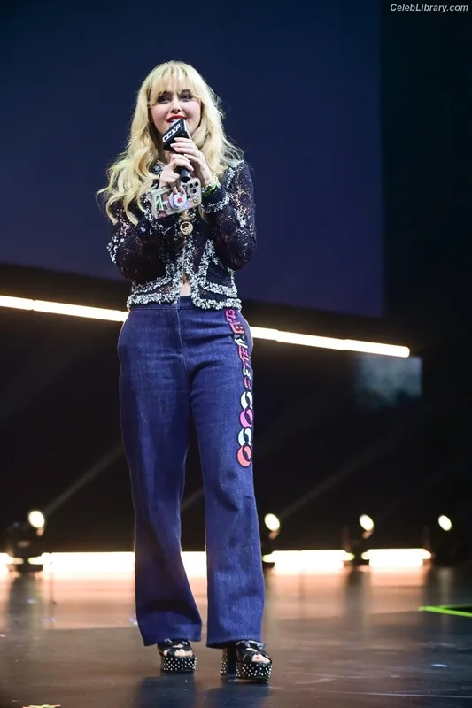 Kathryn Newton photo 5 of 1452