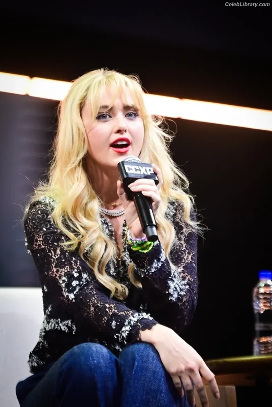 Kathryn Newton photo 7 of 1452