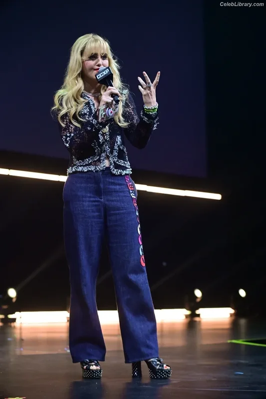 Kathryn Newton photo 9 of 1452