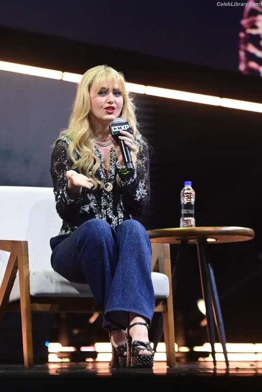 Kathryn Newton photo 11 of 1452