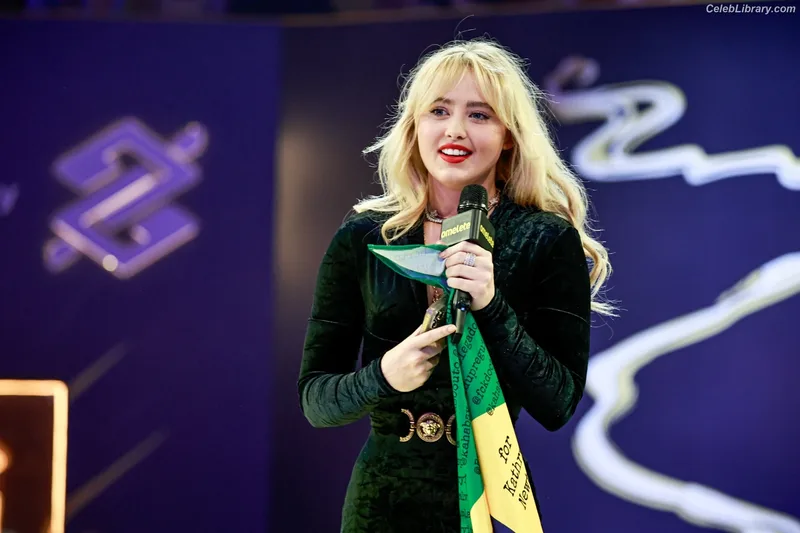 Kathryn Newton photo 12 of 1452