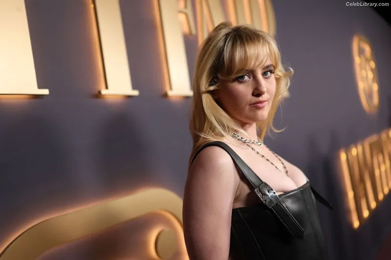 Kathryn Newton photo 11 of 1452