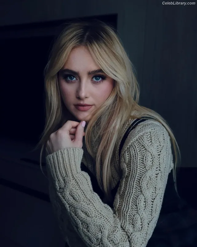 Kathryn Newton photo 3 of 1452