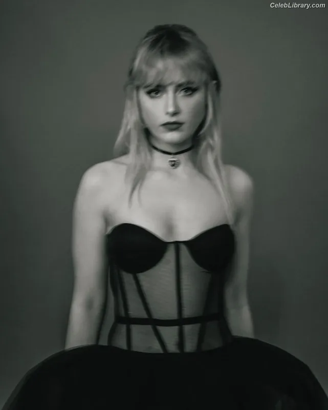 Kathryn Newton photo 9 of 1452