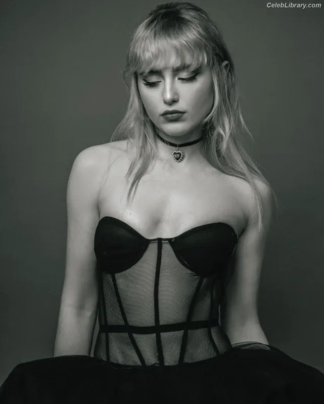 Kathryn Newton photo 10 of 1452