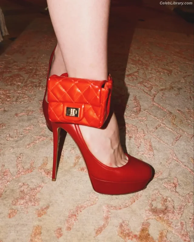 Kathryn Newton photo 14 of 1452