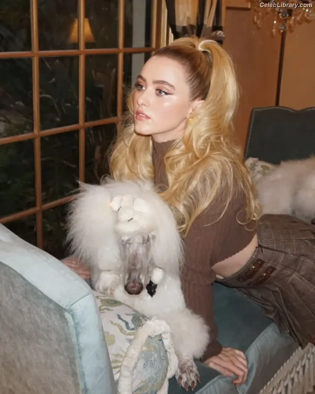Kathryn Newton photo 24 of 1452