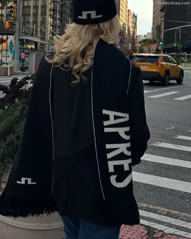 Kathryn Newton photo 14 of 1452