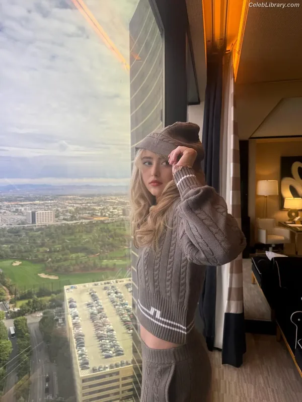 Kathryn Newton photo 20 of 1452