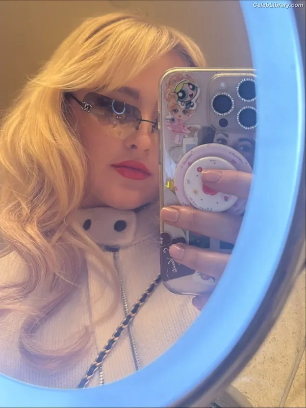 Kathryn Newton photo 24 of 1452
