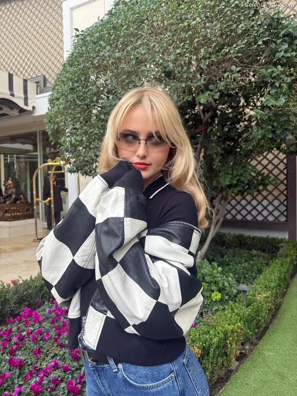 Kathryn Newton photo 1 of 1452