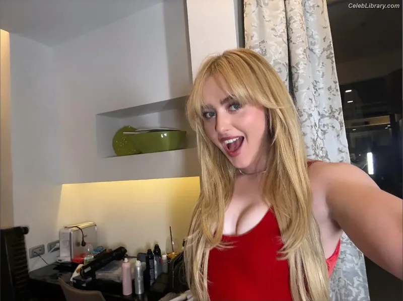 Kathryn Newton photo 6 of 1452