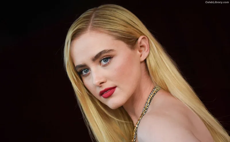 Kathryn Newton photo 13 of 1452
