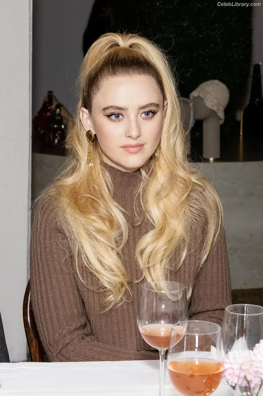 Kathryn Newton photo 14 of 1452