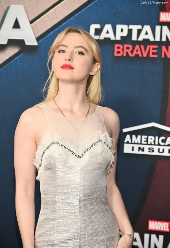 Kathryn Newton photo 9 of 1452