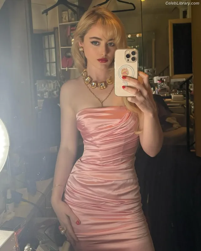 Kathryn Newton photo 21 of 1452