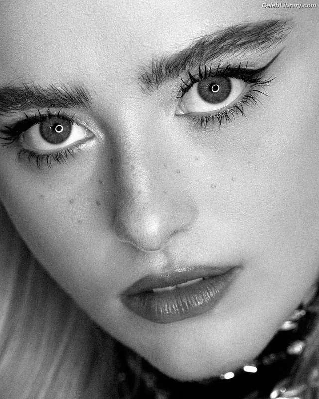 Kathryn Newton photo 6 of 1452