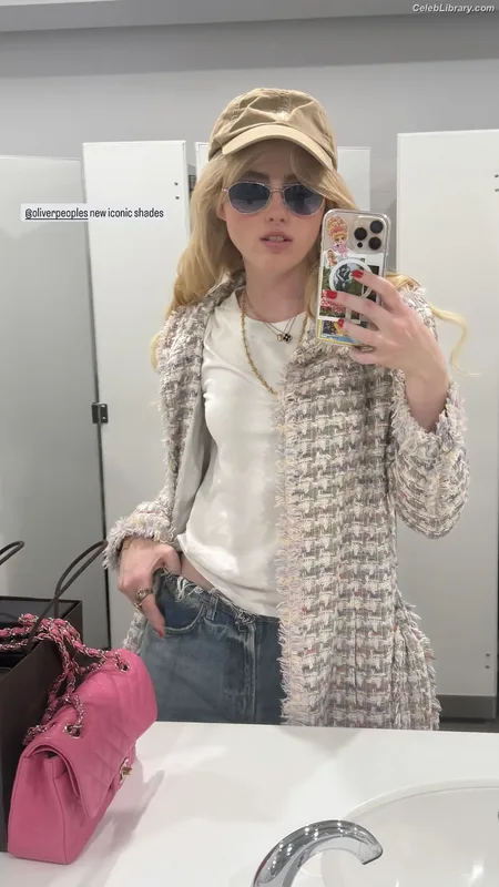 Kathryn Newton photo 14 of 1452