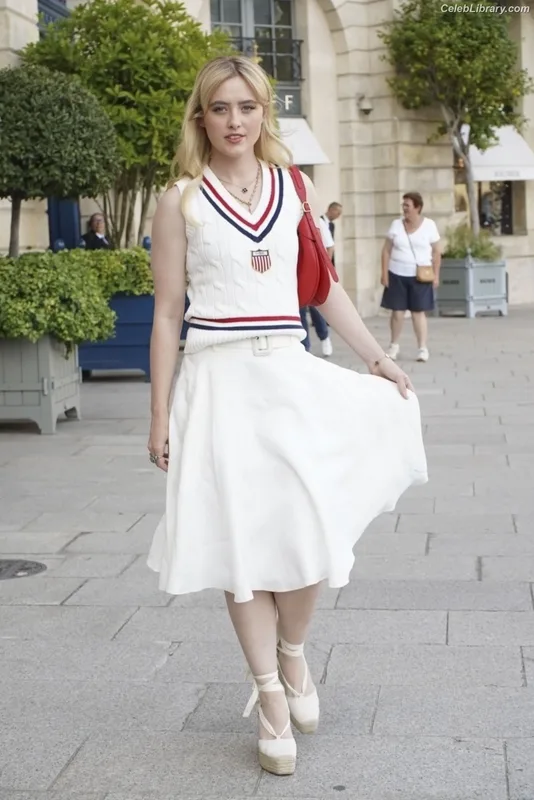 Kathryn Newton photo 12 of 1452