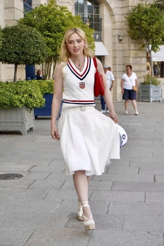 Kathryn Newton photo 16 of 1452