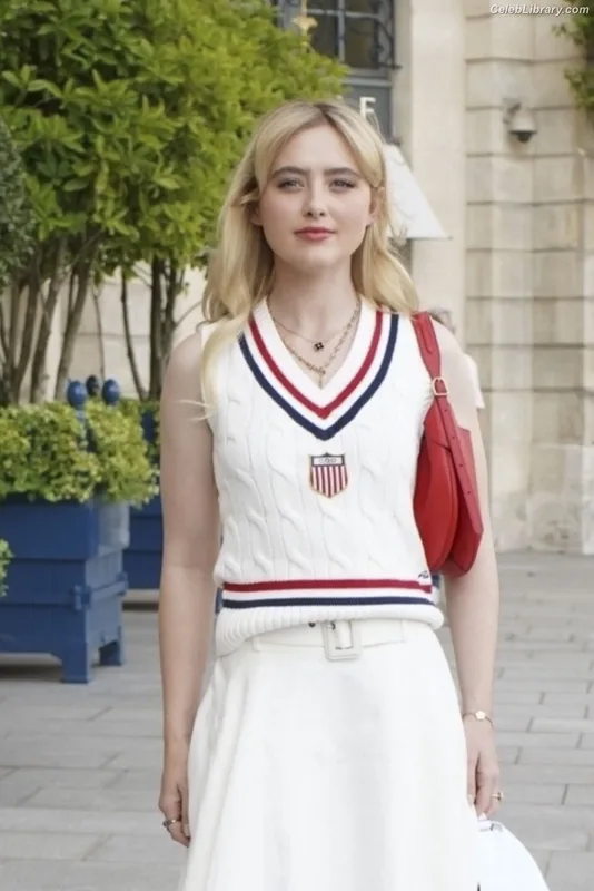 Kathryn Newton photo 18 of 1452