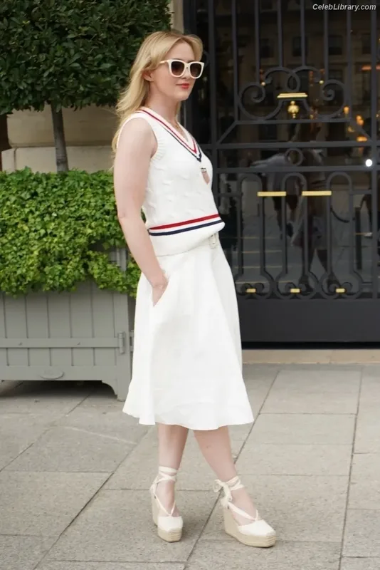 Kathryn Newton photo 21 of 1452