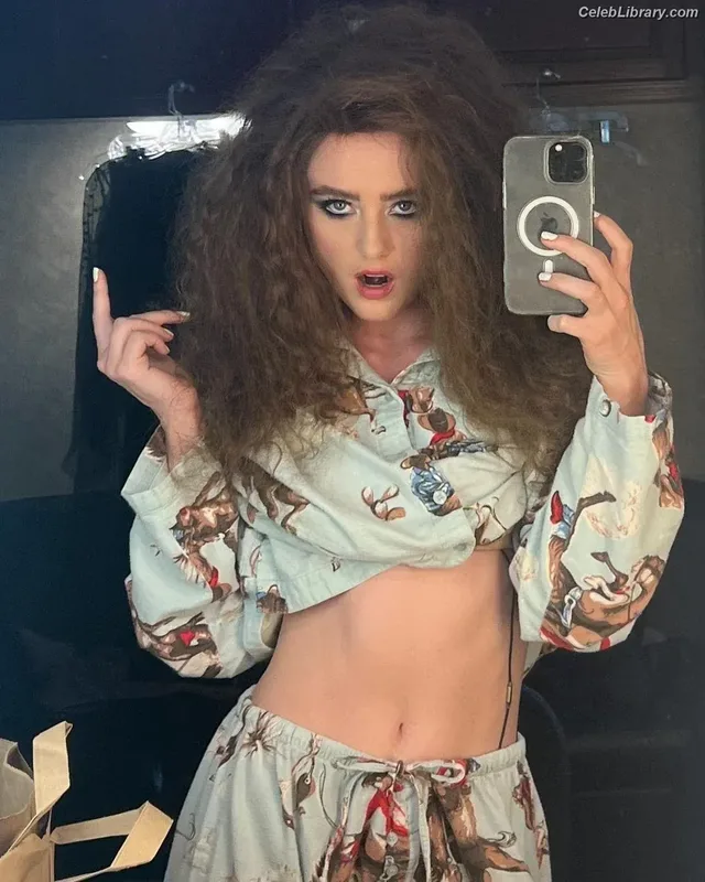Kathryn Newton photo 6 of 1452