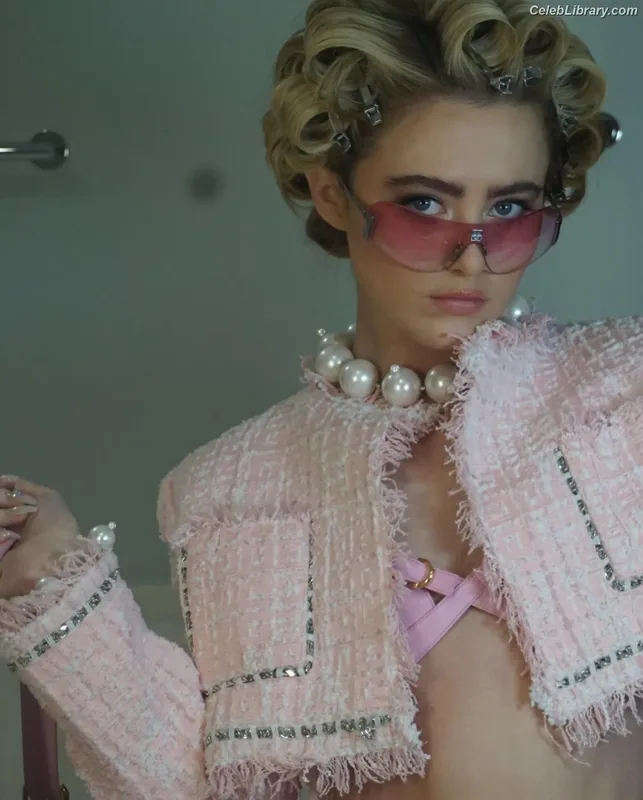Kathryn Newton photo 19 of 1452