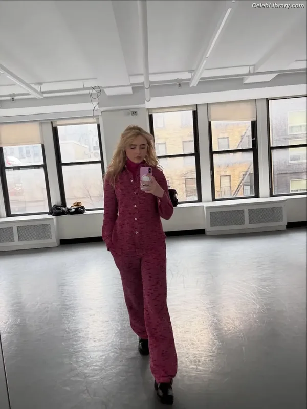 Kathryn Newton photo 11 of 1452