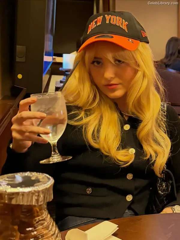 Kathryn Newton photo 12 of 1452