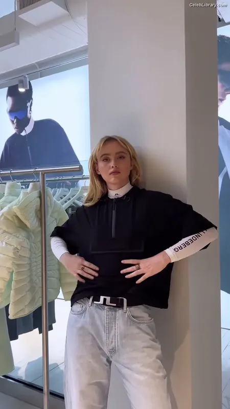 Kathryn Newton photo 23 of 1452