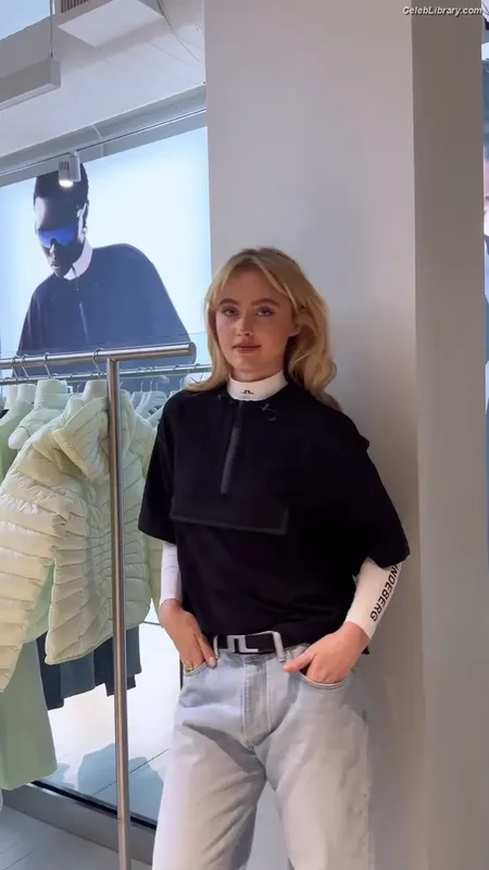 Kathryn Newton photo 4 of 1452