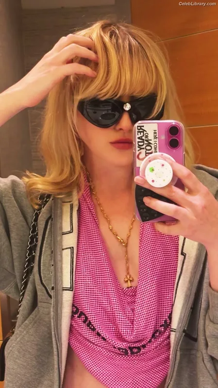 Kathryn Newton photo 20 of 1452