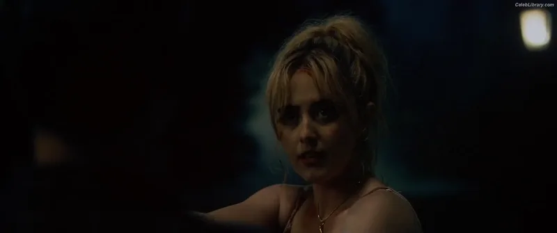 Kathryn Newton photo 1 of 1452