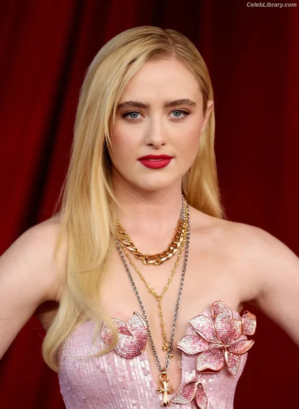 Kathryn Newton photo 10 of 1452