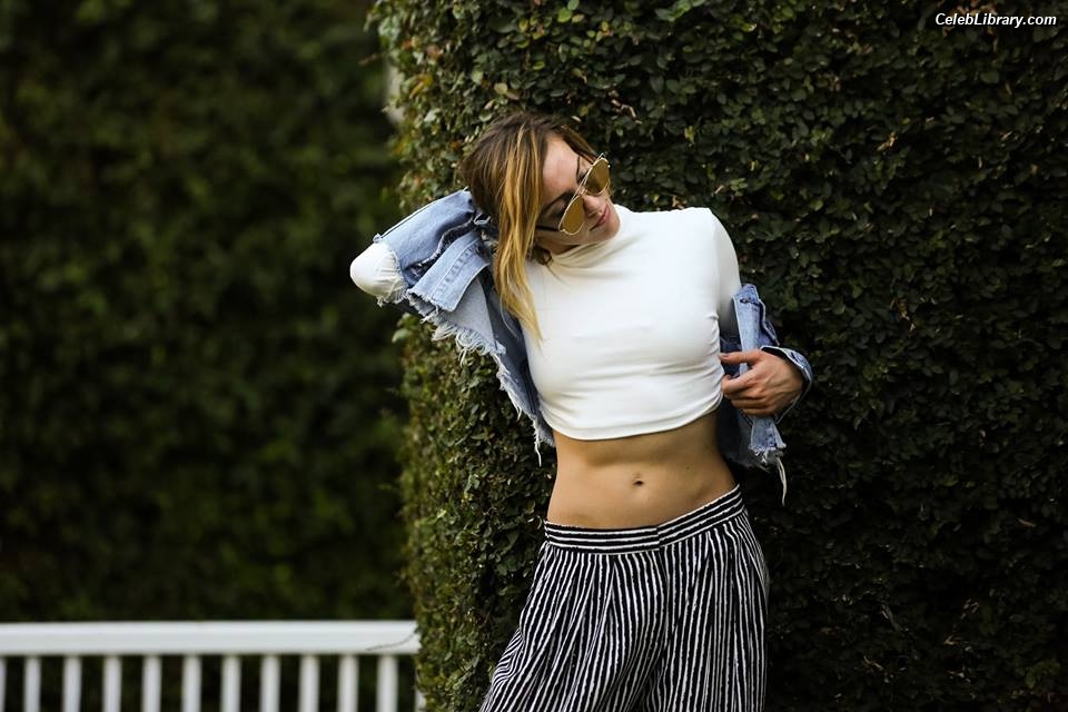 Katie Cassidy photo 3 of 250
