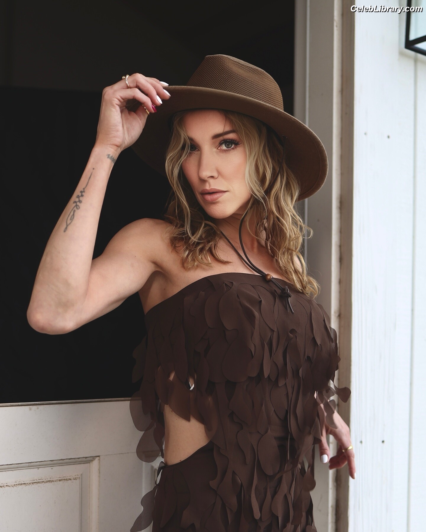 Katie Cassidy photo 7 of 250