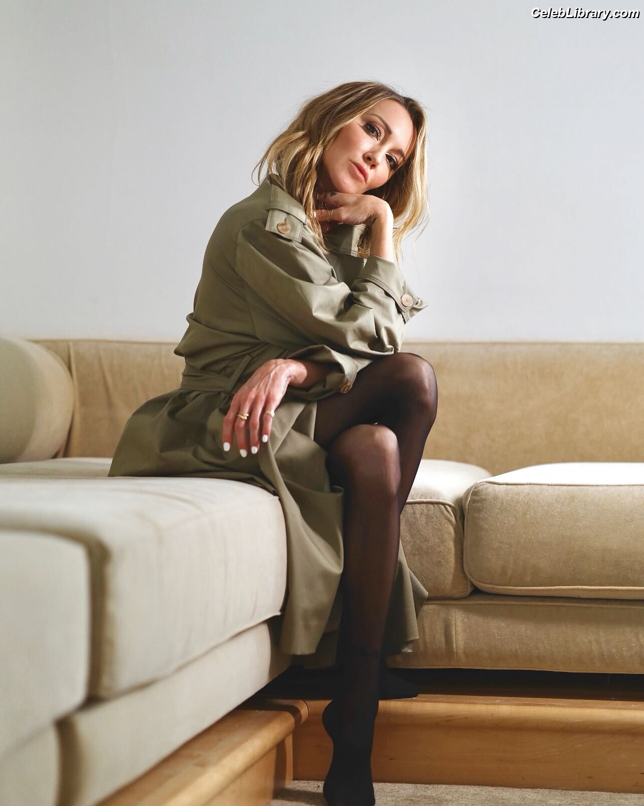 Katie Cassidy photo 12 of 250