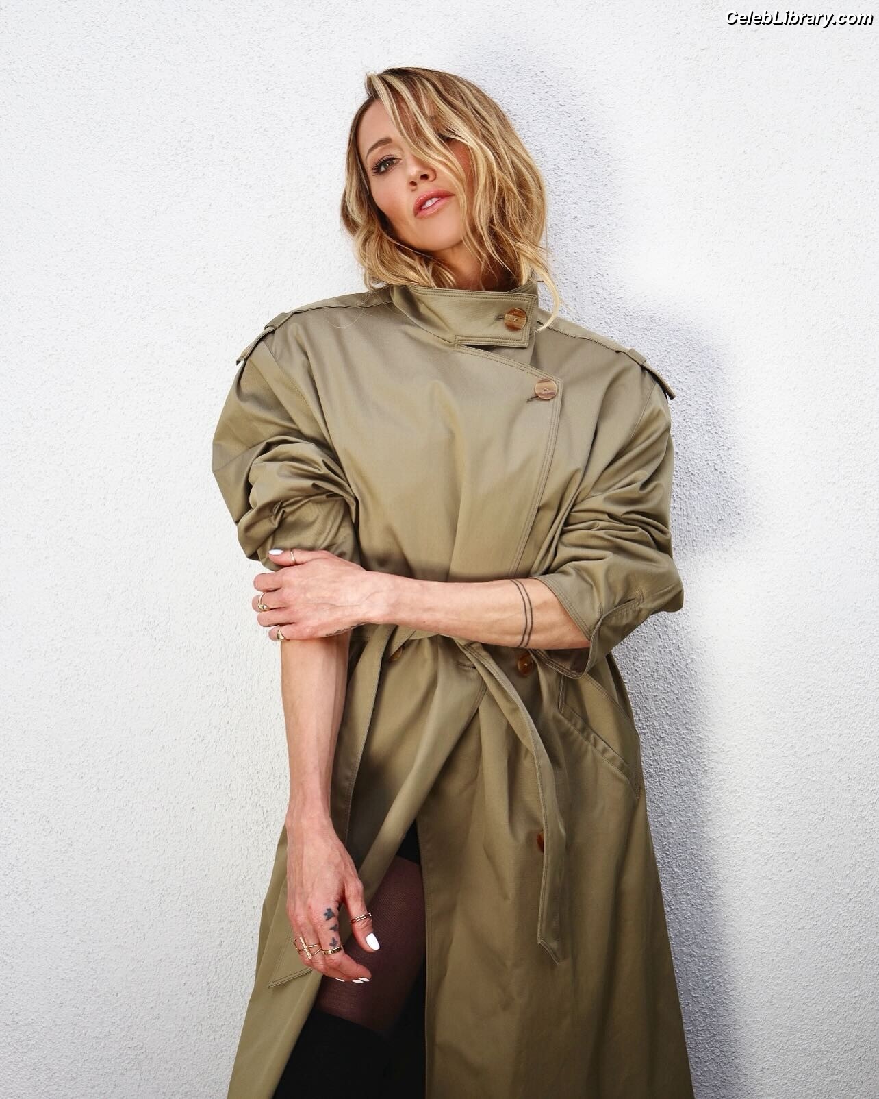 Katie Cassidy photo 15 of 250