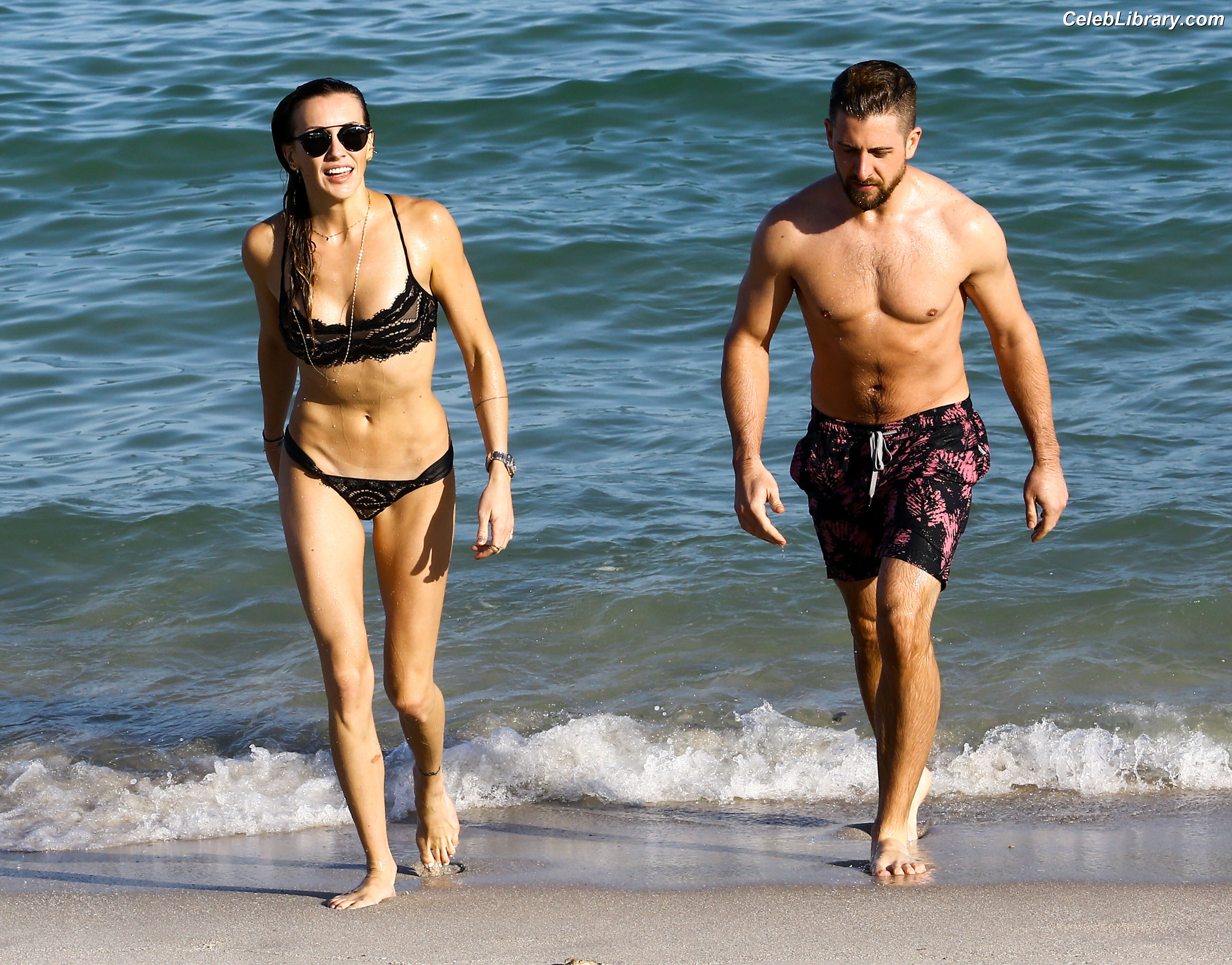Katie Cassidy photo 9 of 250