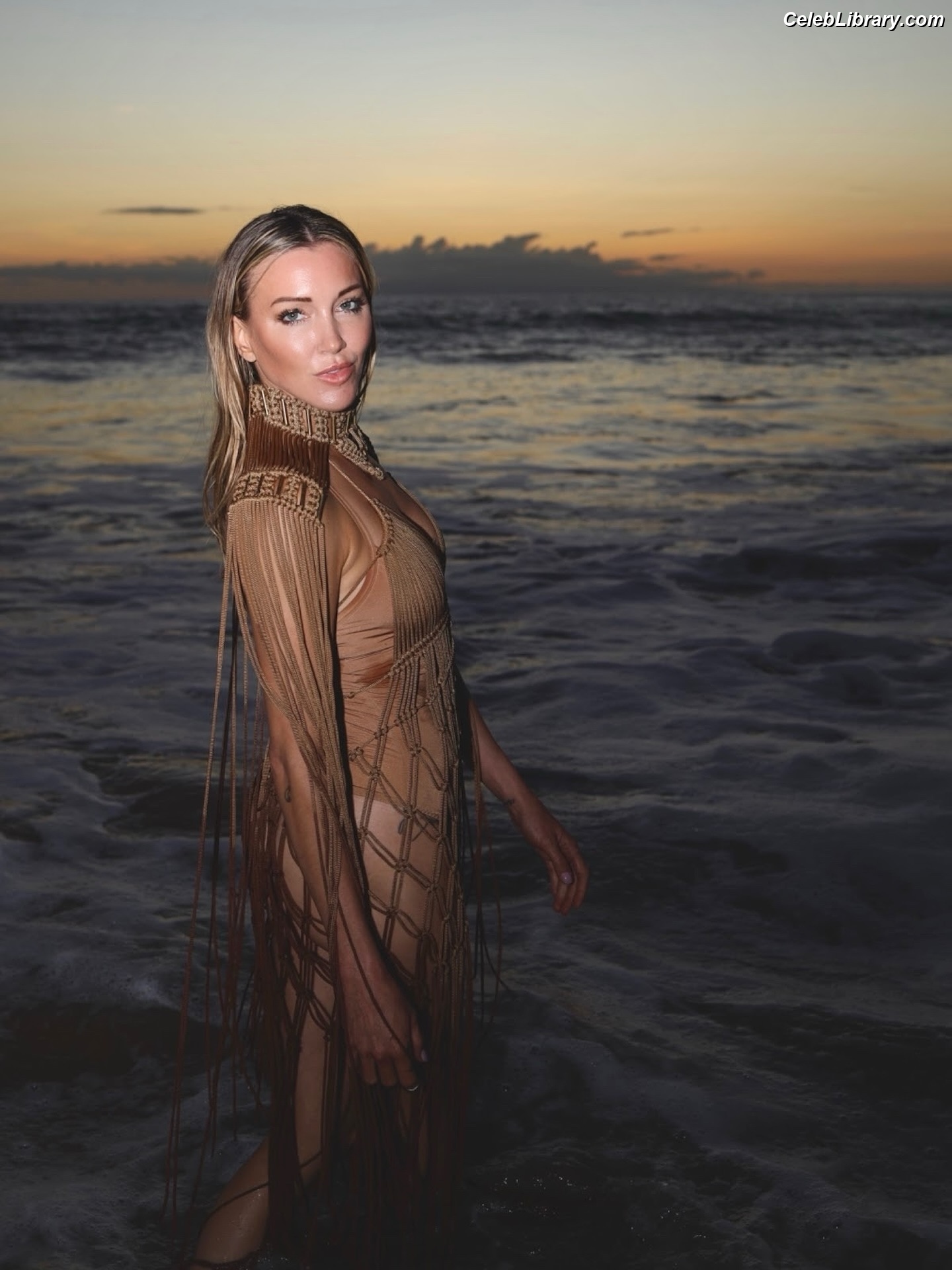 Katie Cassidy photo 9 of 250