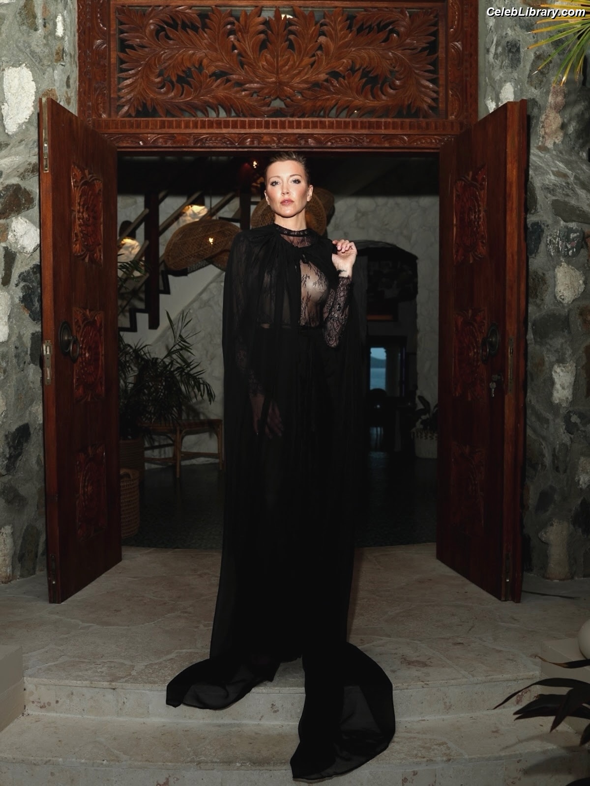 Katie Cassidy photo 11 of 250