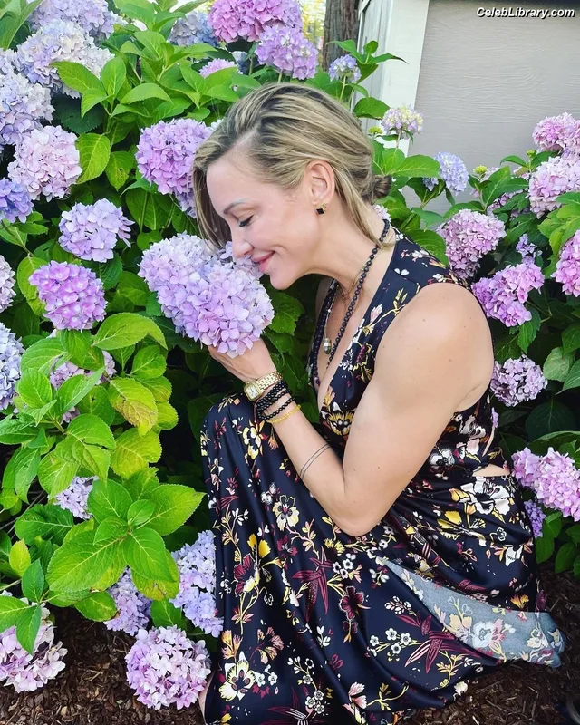 Katie Cassidy photo 14 of 250