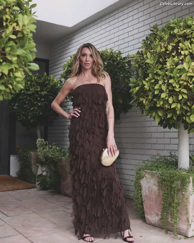 Katie Cassidy photo 8 of 250