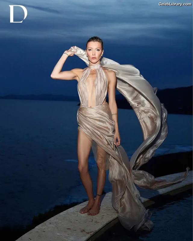 Katie Cassidy photo 17 of 250